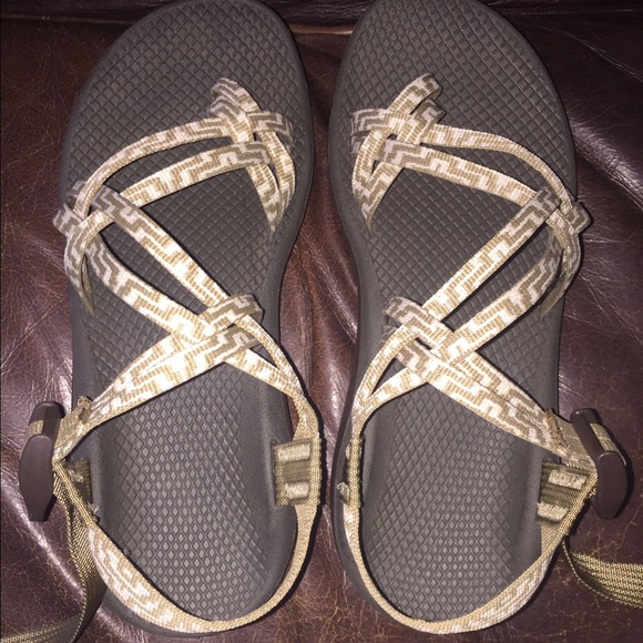 NEVER WORN sz. 9 Chacos