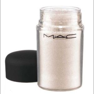 MAC pigment in Vanilla