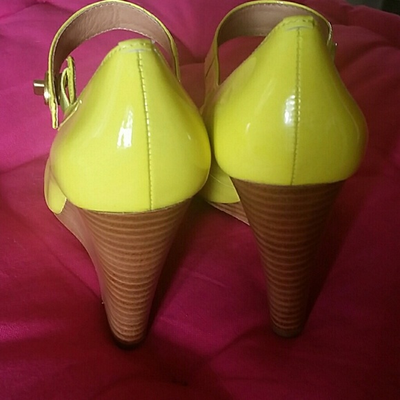 Coach Yellow Lemon Summer Peep Toe Sandals Wedges - Picture 2 of 4