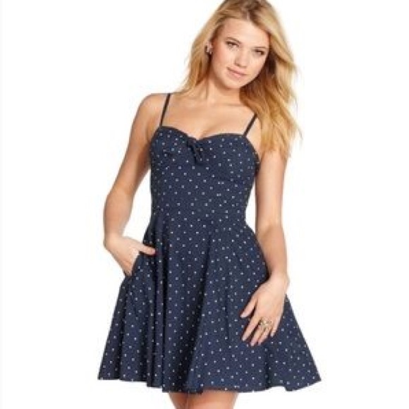 Jessica Simpson flirty dress