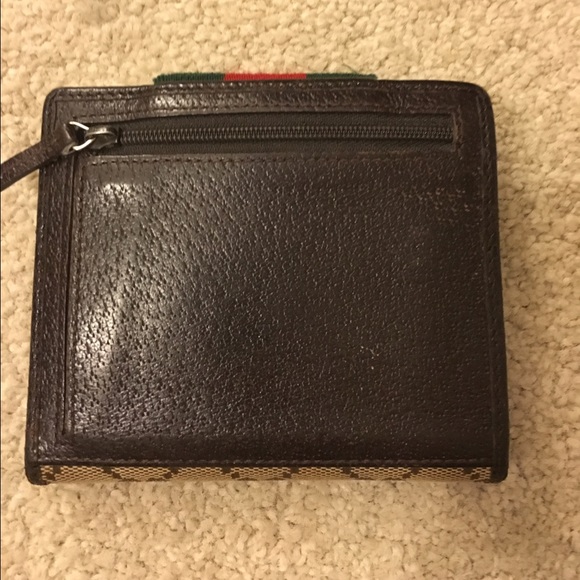 SOLD!  Authentic Gucci wallet - Picture 3 of 4
