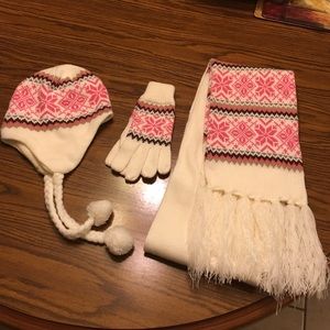 Cap, scarf, and gloves set
