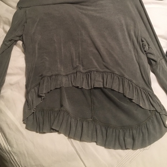 Brandy Melville light green long sleeve - Picture 2 of 3