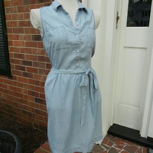 Sleeveless denim dress