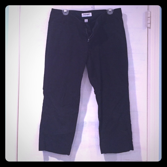 Black stitched pocket capris old navy