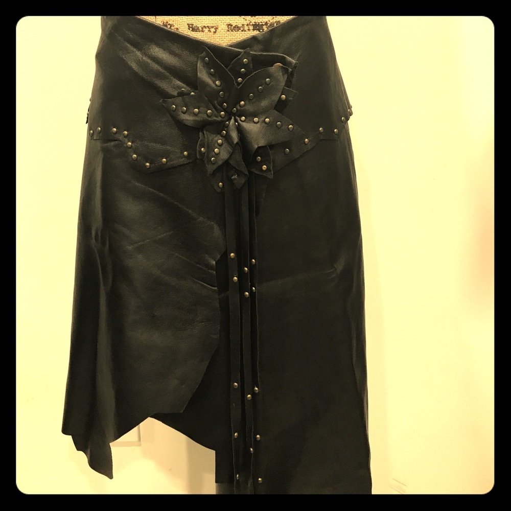 🌺Luxurious leather BEBE Asymmetric skirt.🌺