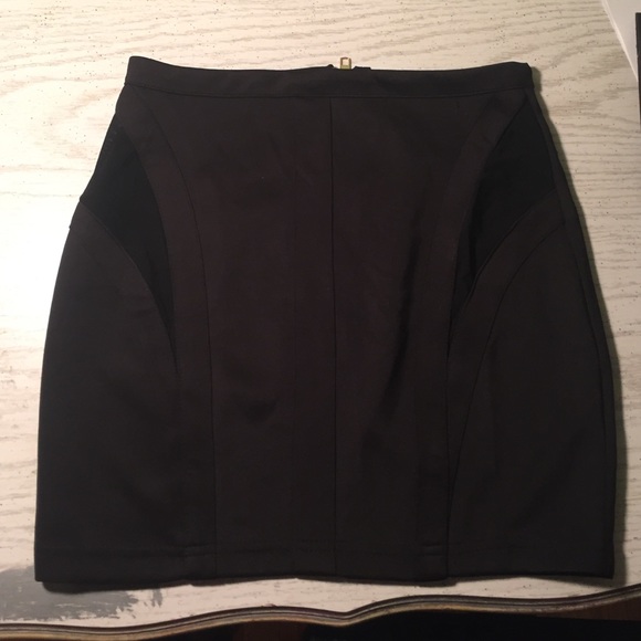 Black mini skirt with mesh cutouts - Picture 3 of 3