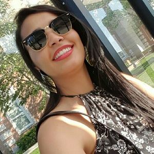 Meet your Posher, Lara