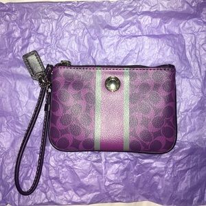 Coach wristlet , never worn . Great condition