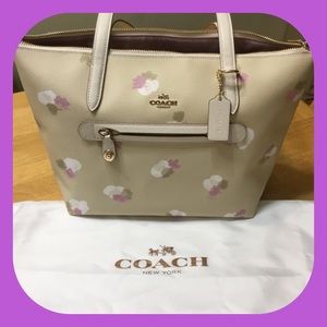 💖Coach Whls Floral Print Taylor Tote💖