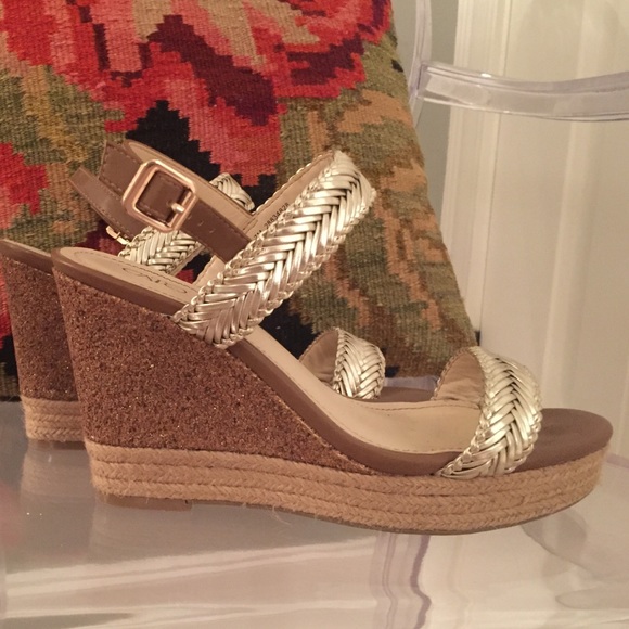 Adorable sparkly wedges - Picture 2 of 2