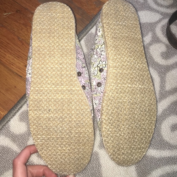 TOMS - Picture 3 of 3