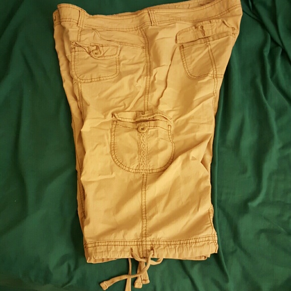 Khaki capris