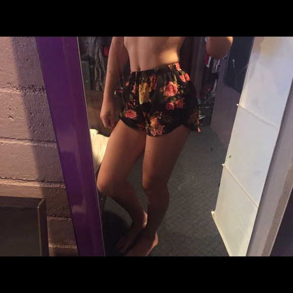 super cute floral shorts! - Picture 3 of 3
