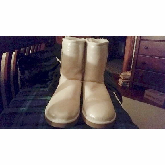 Uggs - Picture 4 of 4