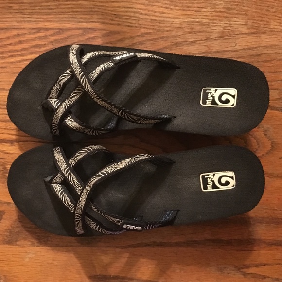 womens size 7 teva sandals