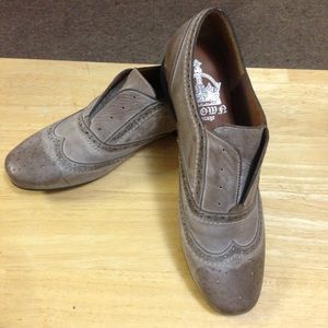 Oxford style shoes