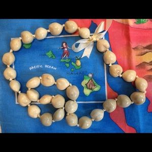 Ke'oke'o (off white)🌴 Kukui Nut Lei 36"