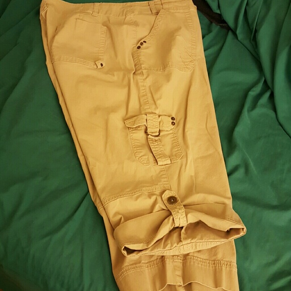 Khaki cargo capris