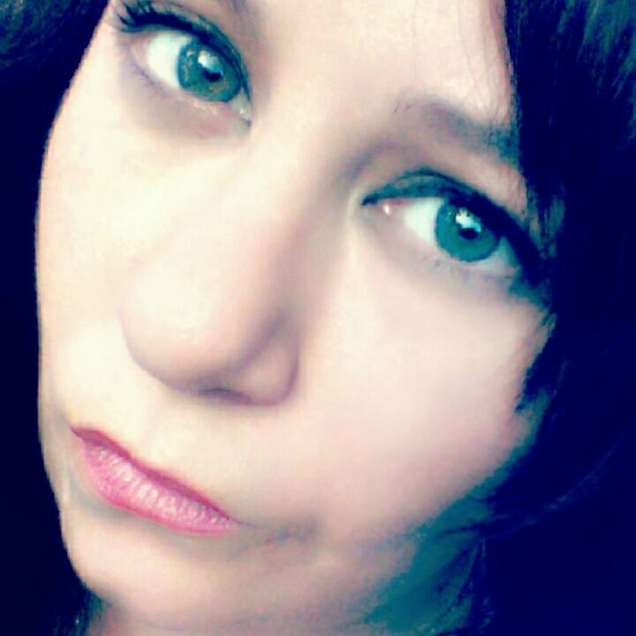 Meet your Posher, Melissa - Picture 1 of 1