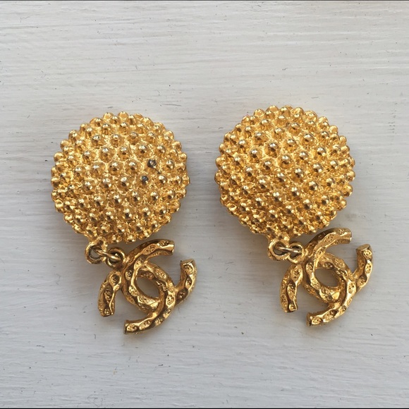 Vintage Chanel clip on earrings