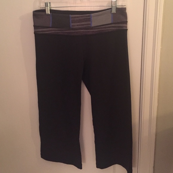 Lululemon cropped yoga pants , size 8