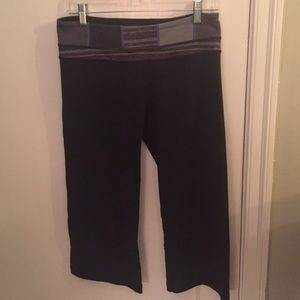 Lululemon cropped yoga pants , size 8