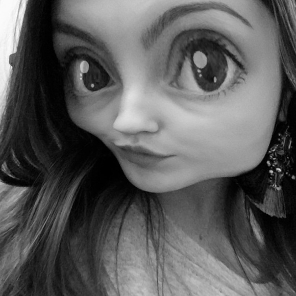 Meet your Posher, Tara - Picture 2 of 2