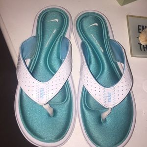 Nike turquoise flip flops super cute and new
