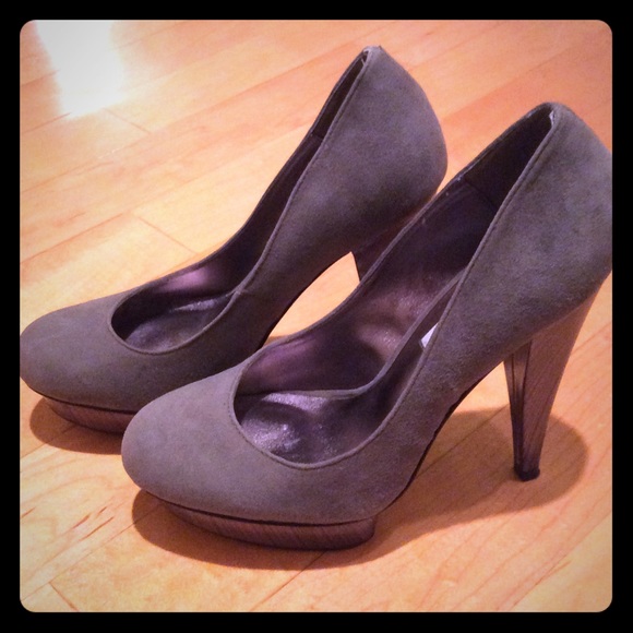 Steve Madden Grey Suede Pumps