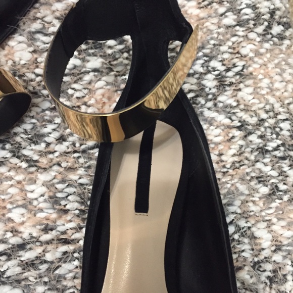 HP 🎉Zara suede Gold Metal Cuff/Ankle Strap Heels - Picture 2 of 4