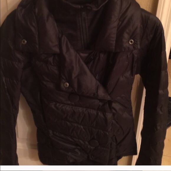 Lululemon jacket with adorable bow in back