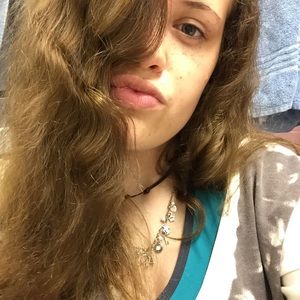 Meet your Posher, Lora