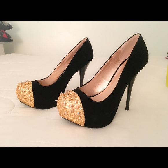 Charlotte Russe Neutral 313 Black Velvet Size 8