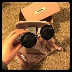 MIU MIU Classic sunglasses !