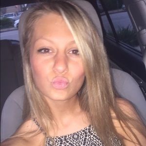 Meet your Posher, Alexis