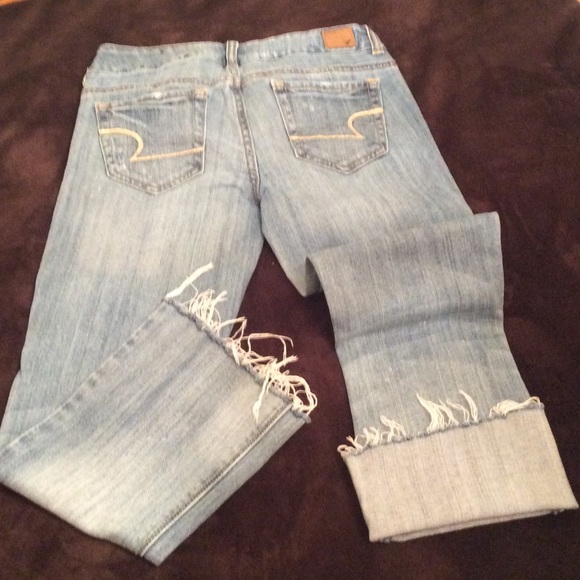 American Eagle cropped light wash jeans