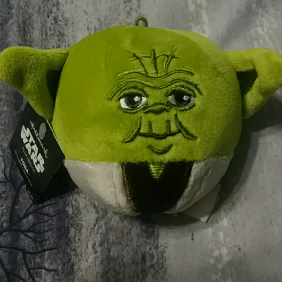 *Final*  Hallmark Disney Star Wars Fluffballs Yoda