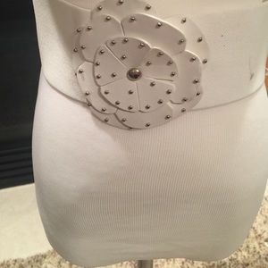 WHITE M/L BELT, FLOWER