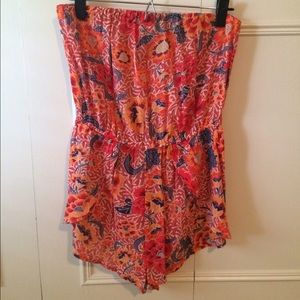 Billabong patterned strapless romper