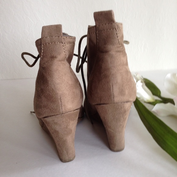 ZIGI SOHO Jazzier Wedge Lace Up Boots - Picture 2 of 4