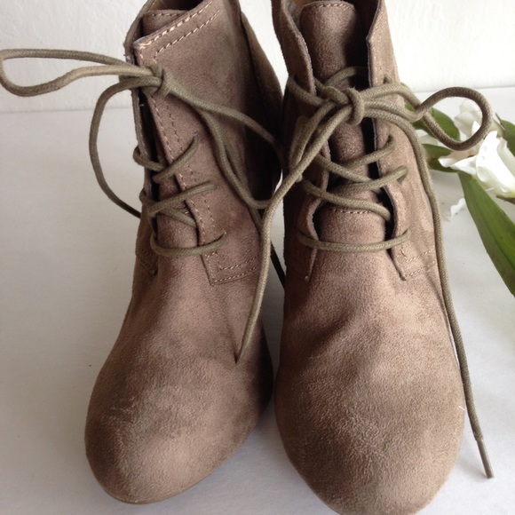 ZIGI SOHO Jazzier Wedge Lace Up Boots - Picture 4 of 4