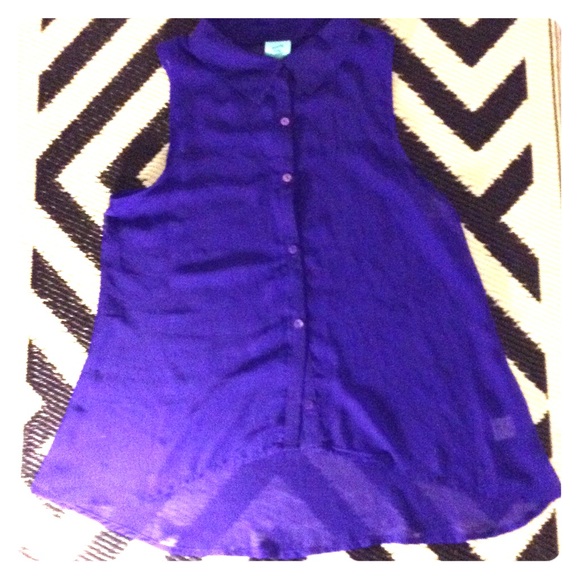 Sleeveless collard blue/purple opaque blouse