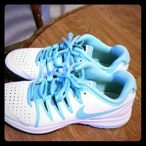 Women's nike tennis shoes