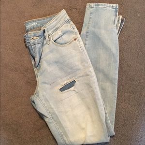 Light wash skinny jeans