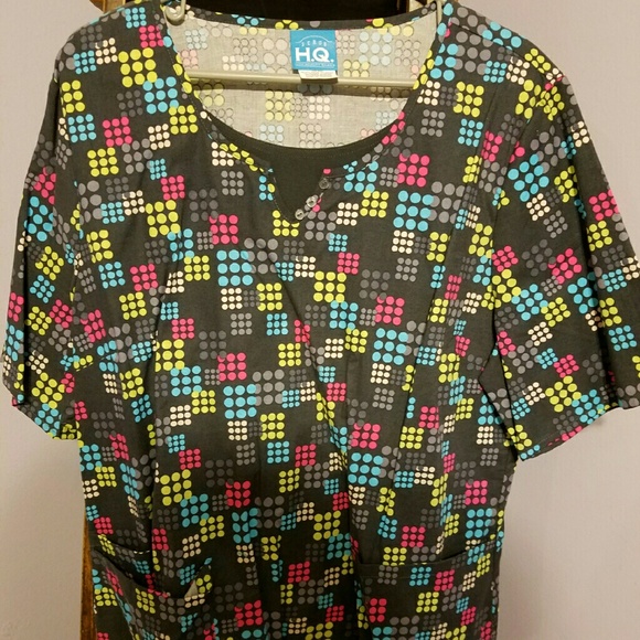 HQ scrub top