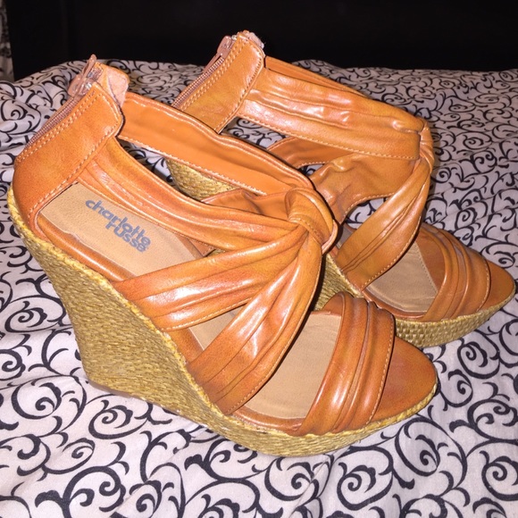 Beige leather wedges