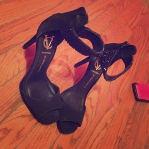 Beautiful Vince camuto heals