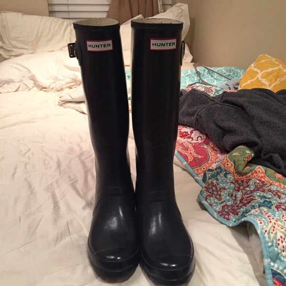 Navy hunter rain boots barely used!!