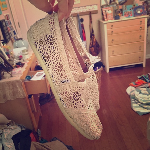 Lace toms barely used